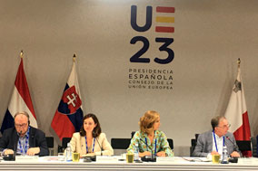 Beatriz Osuna mesa debate